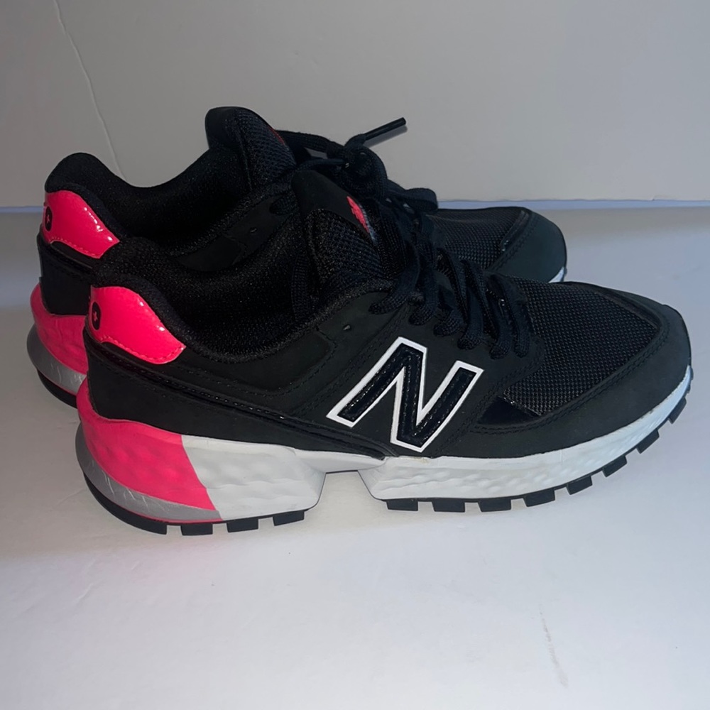 BLACK FIGS X NEW BALANCE WOMENS 574S Size 7.5
